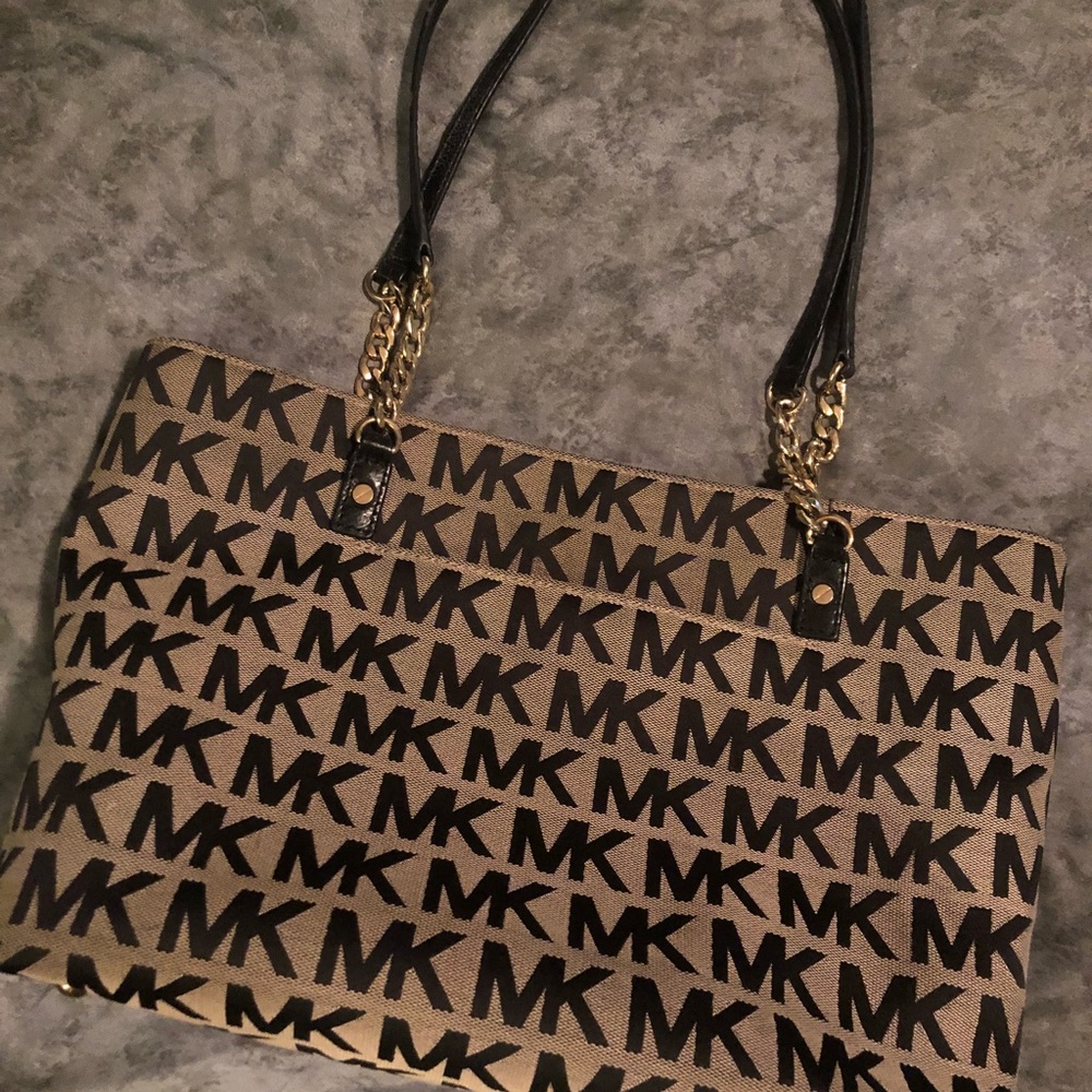 Micheal Kors purse